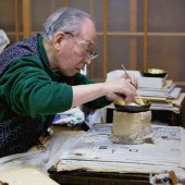 Đến Kyoto trải nghiệm nghệ thuật dán lá vàng truyền thống